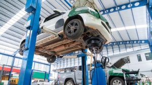 「車検に出したら修理も勧められた」修理も同時にするべき?