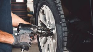 【ディーラー以外で車検するのが気まずい人へ】気にしなくていい理由を解説