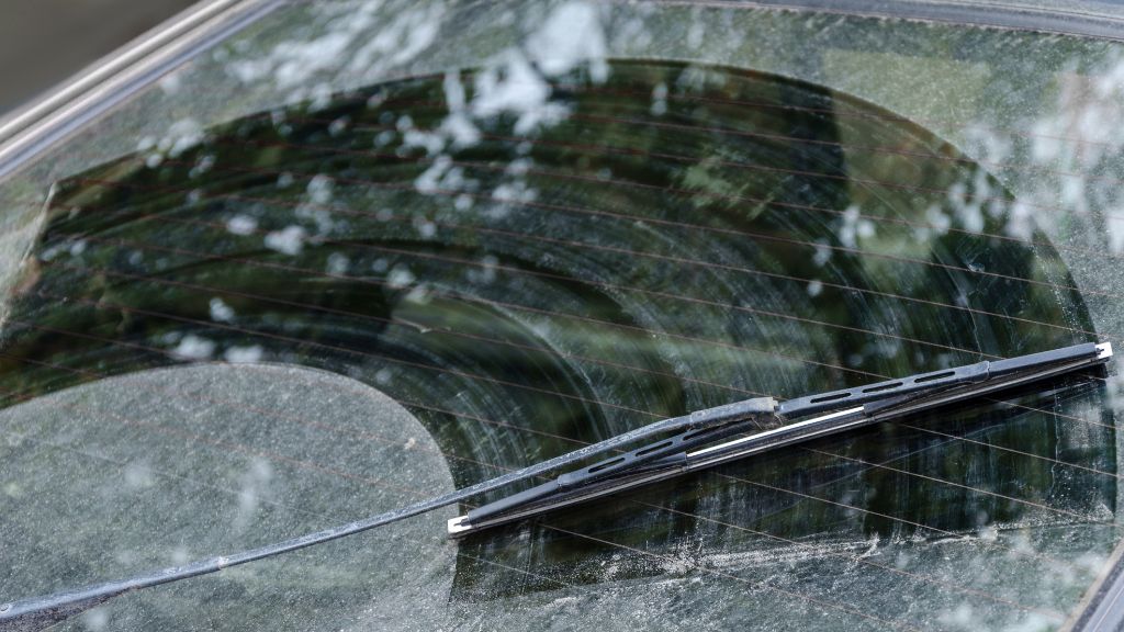 窓ガラスの水垢（水に含まれるミネラル分が原因）