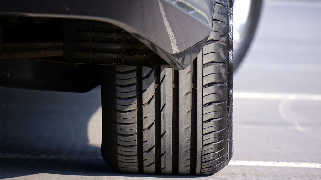 ガソリンスタンドでできる（3）タイヤの空気圧・溝の残りチェック