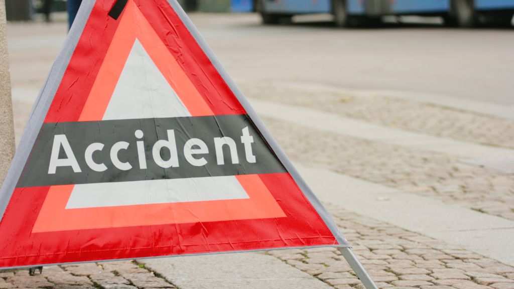 「車をぶつけた!」どう対応すればいい?