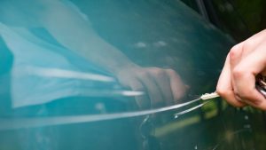 【車の傷】タッチペン・スプレーで失敗したら?対処法・おすすめの業者を紹介