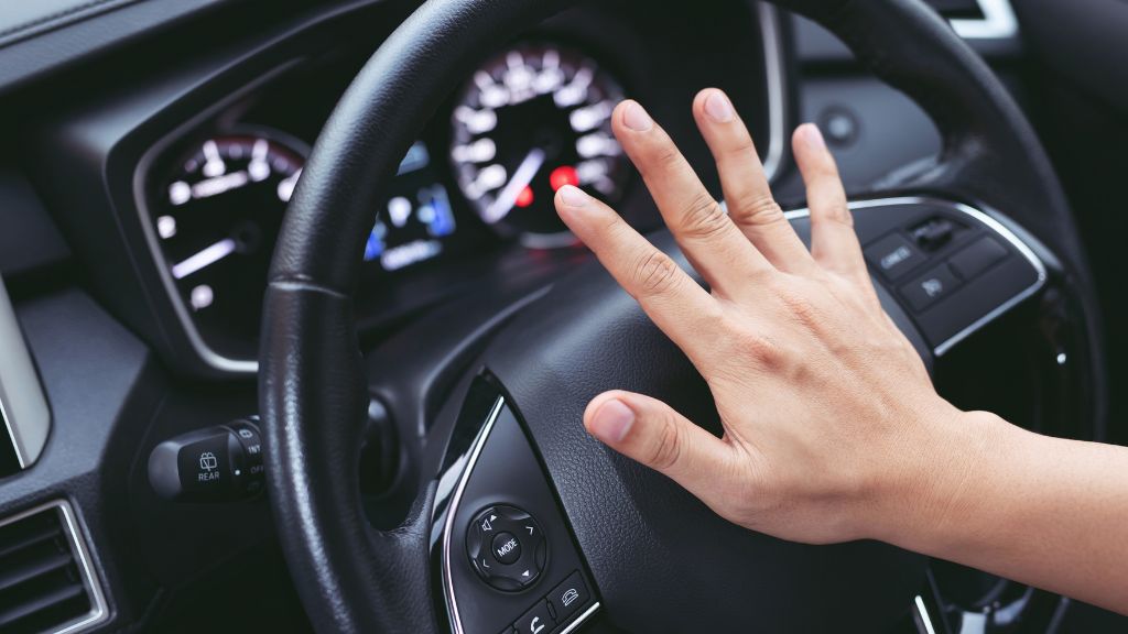 (6)クラクションが鳴り一定以上の大きさの音が出る