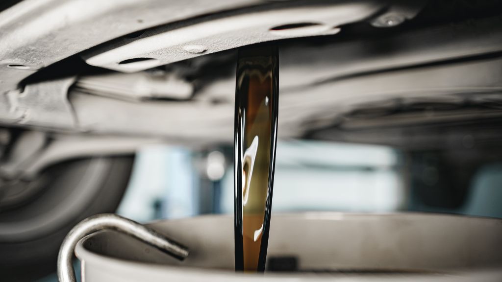 車のオイル交換で適切に処理する必要がある廃油