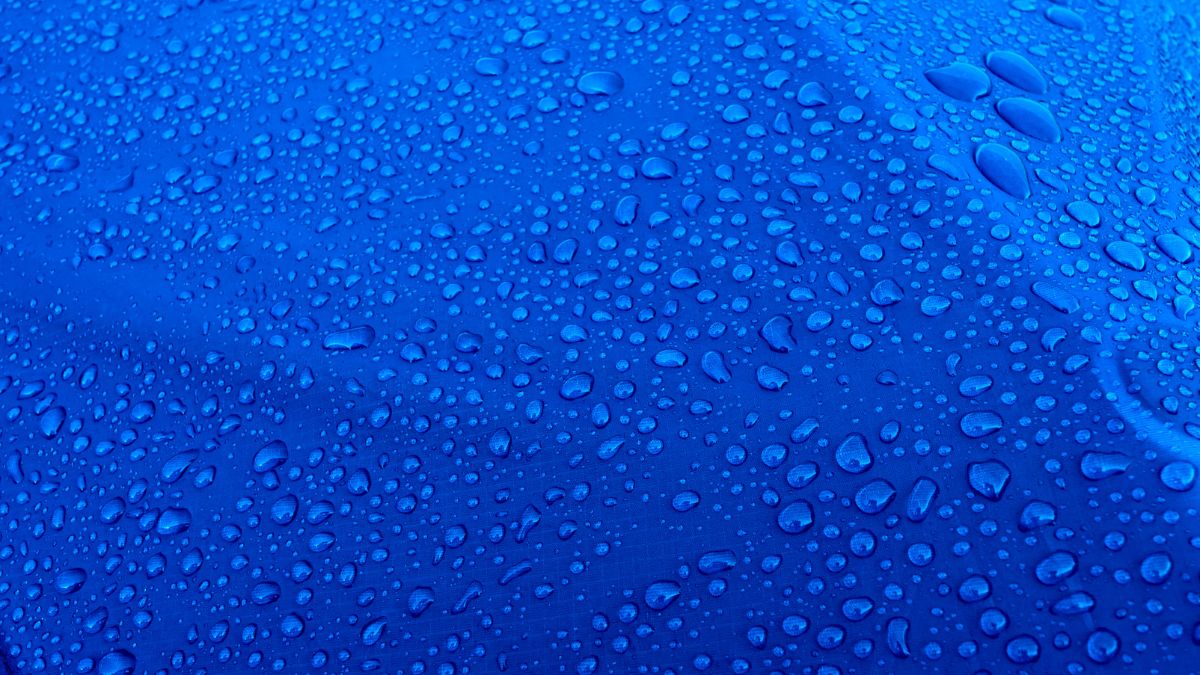 ワックスのメリット：撥水効果が高く雨染みを抑えられる