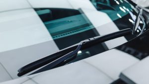 ワイパーで音が鳴る・うるさい！ビビリ止めの原因と5つの対策を紹介