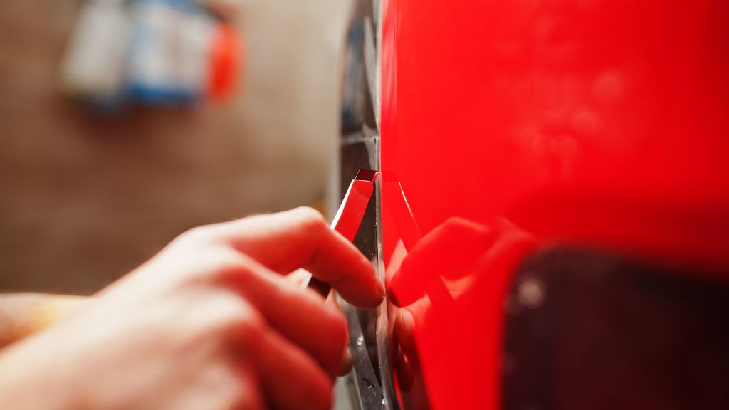 車にワックスを施工する