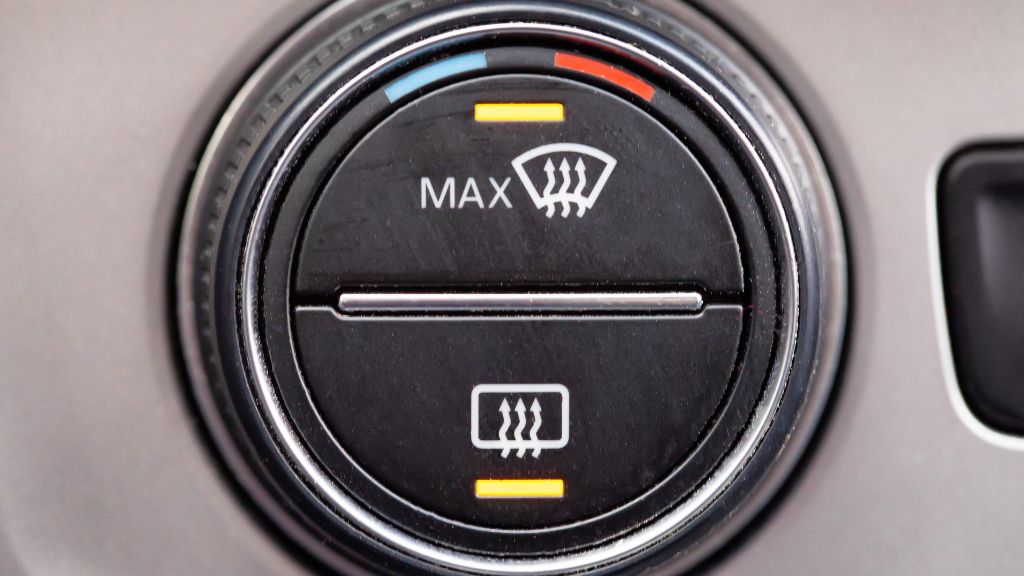 積もったら暖機運転・デフロスターの利用