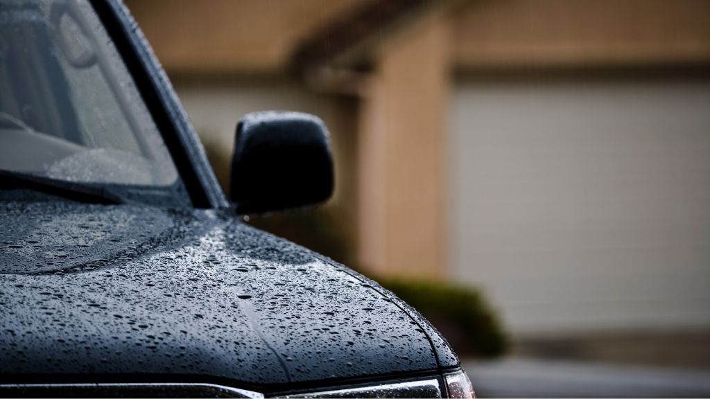 青空駐車でもコーティングするメリット：酸性雨によるダメージを軽減する