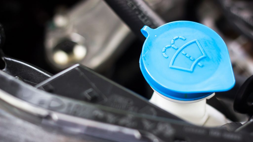 ウォッシャー液の蓋を開ける