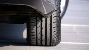 夏タイヤが安い時期はいつ？最もお得に買えるタイミングと安く買うコツを解説