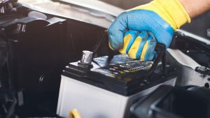 ガソリンスタンドでバッテリーの無料回収は受けられる？具体的な処分方法や注意点、よくある疑問にも回答