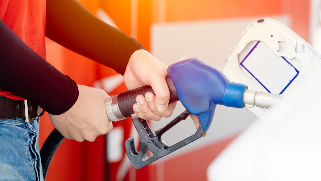 ガソリンスタンドの価格が違う理由とは：セルフとフルサービスの価格差