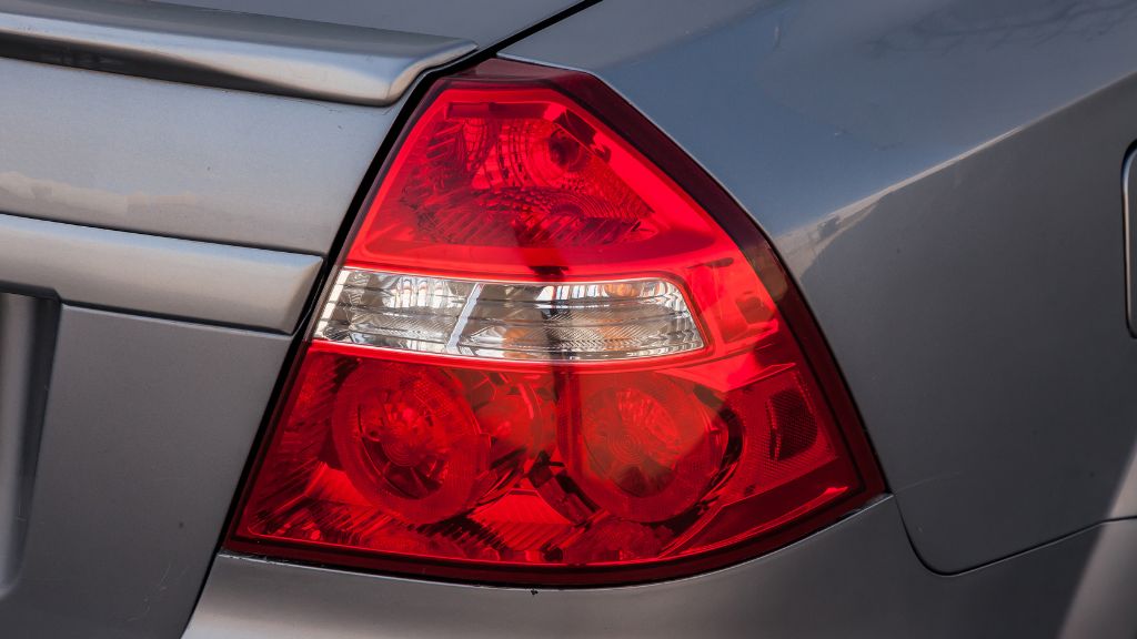 そもそもブレーキランプ交換が必要な理由