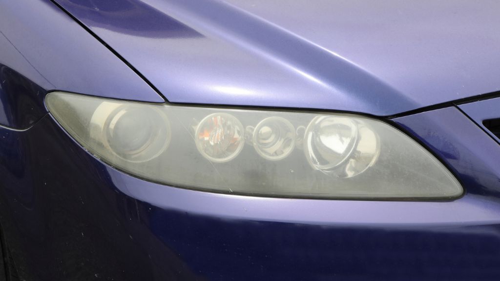 ヘッドライトの黄ばみ取り、おすすめの方法は？業者別料金の相場や特徴も解説
