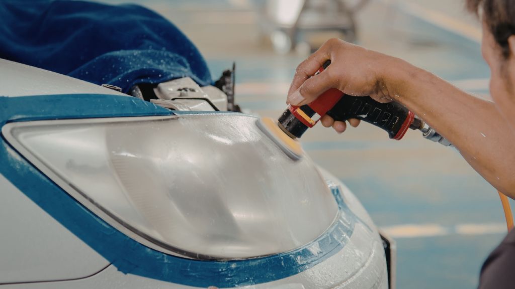 プロに依頼して黄ばみを取る方法