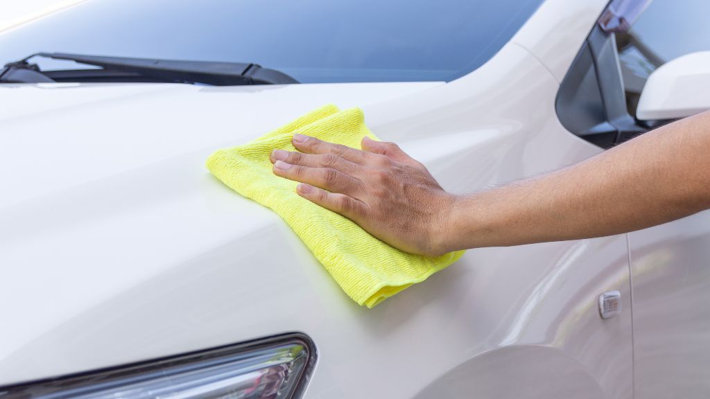 車の鳥のフンを落とす際に避けるべき行動